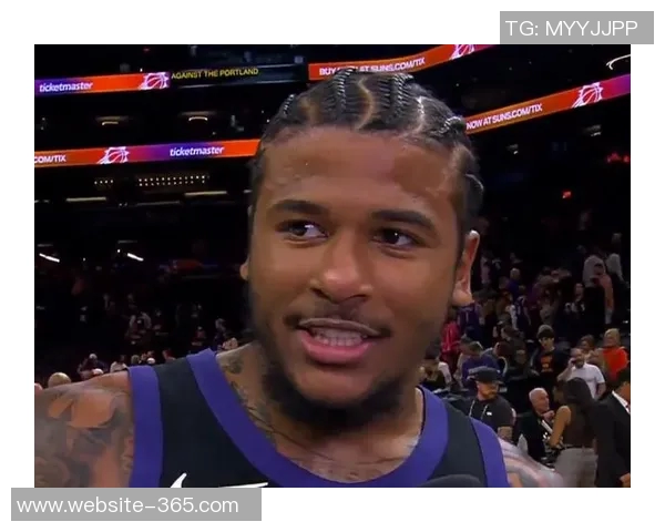 杰伦格林高中球衣退役仪式太阳主教练与新队友齐聚祝贺